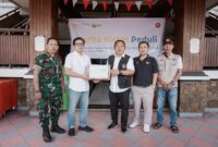 Serah terima bantuan kemanusiaan dari Harita Nickel melalui Posko Induk Bencana, Minggu (5/4). Bantuan diserahkan oleh Kepala Perwakilan Ternate Harita Nickel, Dedi Hermansyah, kepada Sekretaris Daerah Kota Ternate, Rizal Marsaoly. 