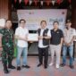 Serah terima bantuan kemanusiaan dari Harita Nickel melalui Posko Induk Bencana, Minggu (5/4). Bantuan diserahkan oleh Kepala Perwakilan Ternate Harita Nickel, Dedi Hermansyah, kepada Sekretaris Daerah Kota Ternate, Rizal Marsaoly. 