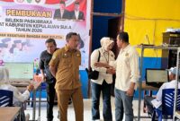 Kepala Kesbangpol Kepulauan Sula, Sutomo Teapon didampingi Panitia Seleksi memantau pelaksanaan ujian Paskibraka.