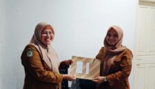 Siti Hawa Marasabessy (kanan), Fadila Waridin (kiri). 