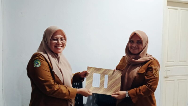 Siti Hawa Marasabessy (kanan), Fadila Waridin (kiri). 