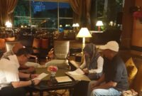 Bupati Fifian didampingi Kadishub, menandatangani kerjasama dengan PT. Trigana Air Service. 