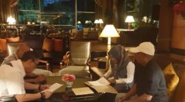 Bupati Fifian didampingi Kadishub, menandatangani kerjasama dengan PT. Trigana Air Service. 