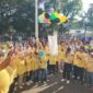 Wabub Sula bersama Kadisdik, Marini Nur Ali melakukan pelepasan balon sebagai tanda launching kegiatan Hardiknas resmi dihelat. Dokumentasi: Am Teapon/marasai.id.