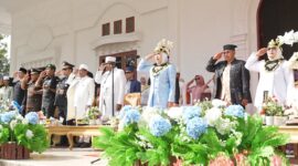 Bupati Kepulauan Sula, Fifian Adeningsi Mus menjadi inspektur upacara Hardiknas 2026.
