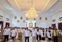 Sekretaris Daerah Muhlis Soamole bersama peserta yang mengikuti kegiatan sosialisasi SIMBG. 