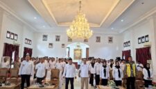 Sekretaris Daerah Muhlis Soamole bersama peserta yang mengikuti kegiatan sosialisasi SIMBG.