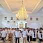 Sekretaris Daerah Muhlis Soamole bersama peserta yang mengikuti kegiatan sosialisasi SIMBG. 