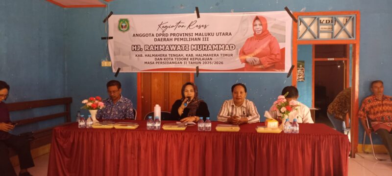 Kegiatan reses oleh Hj. Rahmawati Muhammad yang berlangsung di Desa Loleba, Kabupaten Halmahera Timur.