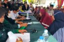 Warga antusias melakukan pemeriksaan kesehatan gratis yang diprakarsai oleh Jurnalis Sula. 