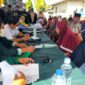 Warga antusias melakukan pemeriksaan kesehatan gratis yang diprakarsai oleh Jurnalis Sula. 