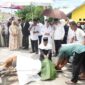Bupati Sula, Fifian Adeningsi Mus pantau langsung pemotongan hewan kurban di Kota Sanana. 