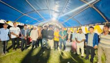 Foto bersama usai penyerahan SK SMA Alkhairat Lemo Lemo