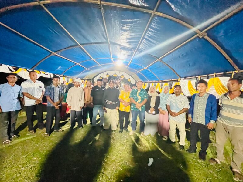 Foto bersama usai penyerahan SK SMA Alkhairat Lemo Lemo