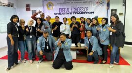 Foto bersama pemateri dan panitia talk show.