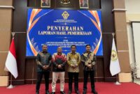 Sekretaris Daerah Kepulauan Sula, Muhlis Soamole dan Ketua DPRD Kepulauan Sula, Ahkam Gajali didampingi Kaban Kesbangpol, Sutomo Teapon dan Kepala Inspektorat, Kamarudin Mahdi.. 