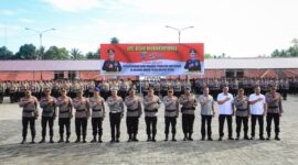 Kapolda Malut bersama pejabat utama dan pasukan dalam apel besar Bhabinkamtibmas.