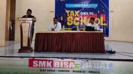 Kepala SMK Negeri 1 Tidore Ahmad Usman, S.Pd saat memberikan sambutan, nampak juga Kepala KP2KP Tidore, Hari Tri Pamungkas