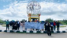 Mahasiswa UNIBRAH gelar aksi soal BBM di Bundaran Sofifi.