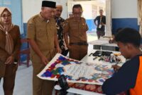 Wagub Malut Sarbin Sehe didampingi Asisten Bidang Perekonomian dan Pembangunan Setda Provinsi Maluku Utara, Sri Haryati Hatari pantau kegiatan MTQ XXXI di Sofifi