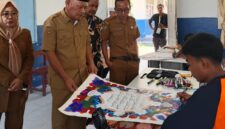 Wagub Malut Sarbin Sehe didampingi Asisten Bidang Perekonomian dan Pembangunan Setda Provinsi Maluku Utara, Sri Haryati Hatari pantau kegiatan MTQ XXXI di Sofifi