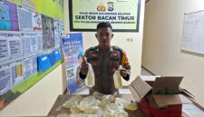 Anggota Polsek Bacan Timur berhasil amankan minuman keras.