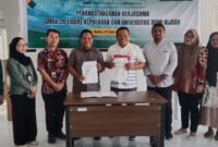 Rektor Unibrah Tidore dan Kepala SRMA 20 Tidore bersama dosen dan guru usai tanda tangan MoU