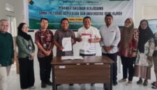 Rektor Unibrah Tidore dan Kepala SRMA 20 Tidore bersama dosen dan guru usai tanda tangan MoU