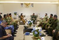 Audiens anrtara Gubernur Maluku Utara, Sherly Laos, dengan Panglima Komando Gabungan Wilayah Pertahanan (Pangkogabwilhan) III, Letjen TNI Lucky Avianto, di Kantor Gubernur