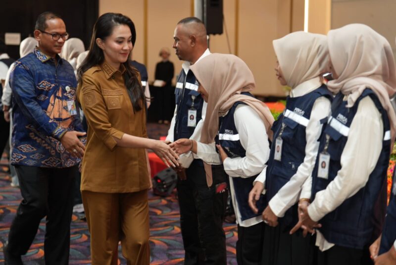 Gubernur Sherly Kukuhkan 25 Agen PERISAI Malut