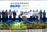 Gubernur Sherly Laos saat membuka Musrenbang RKPD yang ditandai dengan pemukulan gong