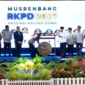 Gubernur Sherly Laos saat membuka Musrenbang RKPD yang ditandai dengan pemukulan gong