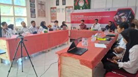 Kepala Diskominfo Kepulauan Sula, Basiludin Labesi memimpin rapat percepatan digitalisasi dan sosialisasi SPBE bersama dengan Telkom Ternate. 