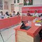 Kepala Diskominfo Kepulauan Sula, Basiludin Labesi memimpin rapat percepatan digitalisasi dan sosialisasi SPBE bersama dengan Telkom Ternate. 