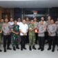 Kapolda Malut Irjen Pol. Arif Budiman, S.I.K., M.H.,dan jajaran saat berkunjung ke Dandim 732/Babullah dan disambut oleh Danrem 52/Baabullah Brigjen TNI Enoh Solehudin, S.E.