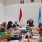 Kepala Balai Bahasa Provinsi Maluku Utara, Nukman, S.S., M.Hum menyimak sosialisasi implemntasi aksi perubahan yang diinisiasi Kepala Subbagian Umum Balai Bahasa Provinsi Maluku Utara, Nurul Istiqamallah, S.H., M.H