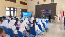 Para siswa serius mengikuti kegiatan Police goes to school yang disampaikan langsung oleh Satlantas Polres Halteng