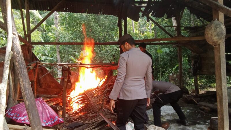 Polsek Taliabu timur musnahkan tempat pembuatan miras