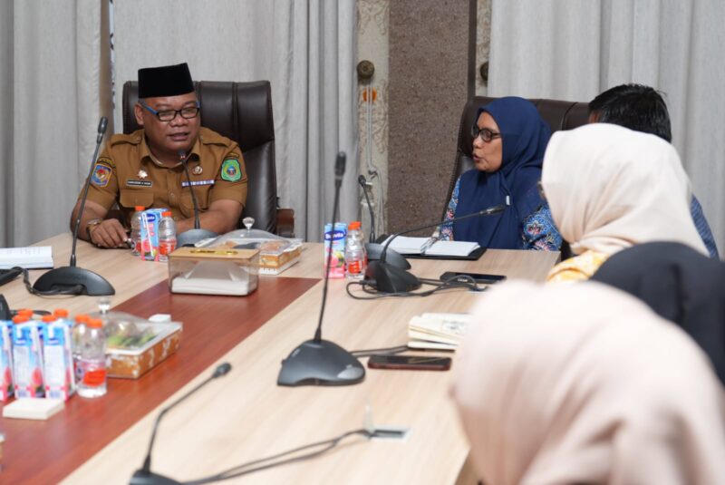 Sekda Malut, Samsuddin A Kadir saat melakukan Rakor persiapan entry meeting bersama Ombudsman Perwakilan Maluku Utara