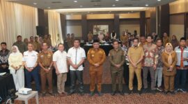 Sekda Malut saat membuka kegiatan Konsultasi Publik Penyusunan Peraturan Kepala Daerah (Perkada) tentang Pengendalian Pemanfaatan Ruang Provinsi Maluku Utara.