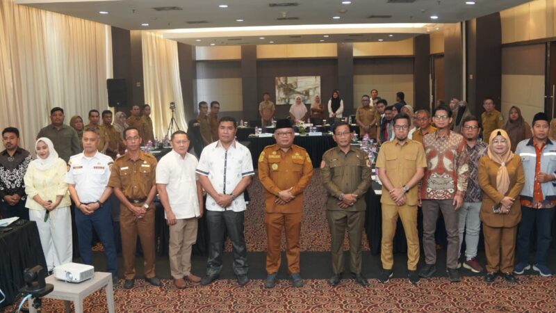 Sekda Malut saat membuka kegiatan Konsultasi Publik Penyusunan Peraturan Kepala Daerah (Perkada) tentang Pengendalian Pemanfaatan Ruang Provinsi Maluku Utara.