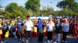 Sekda Malut, Samsuddin a Kadir mengikuti kegiatan senam literasi yang dilaksanakan oleh Dinas Kerasipan dan Perpustakan Provinsi Maluku Utara