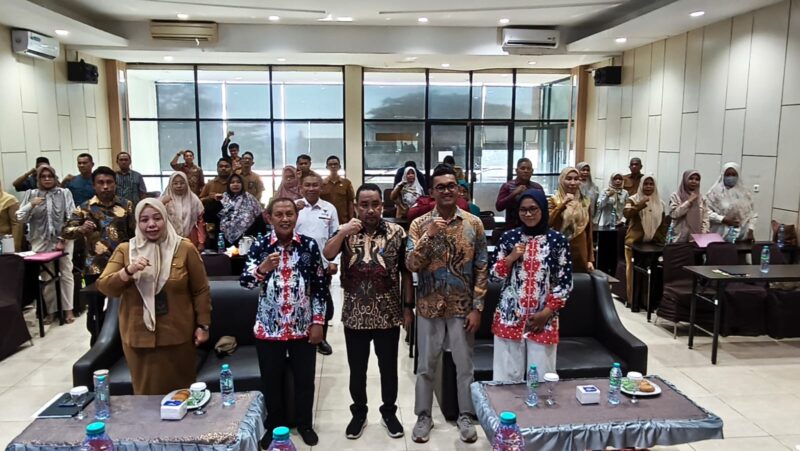 Staf Ahli Gubernur Bidang Ekonomi, Keuangan, dan Pembangunan, Abdullah Assagaf dalam kegiatan workshop eliminasi AIDS, TBS dan Malaria