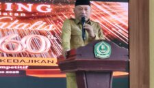 Wagub Malut Sarbin Sehe saat memberikan sambutan pada acara puncak dies natalis ke-60 IAIN Ternate