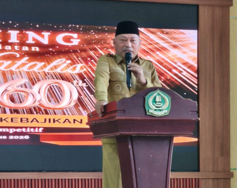 Wagub Malut Sarbin Sehe saat memberikan sambutan pada acara puncak dies natalis ke-60 IAIN Ternate