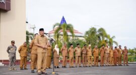 Wagub Malut Sarbin Sehe menyampaikan peran ASN dalam meredam isu kelangkaan BBM yang disampaikan saat apel pagi