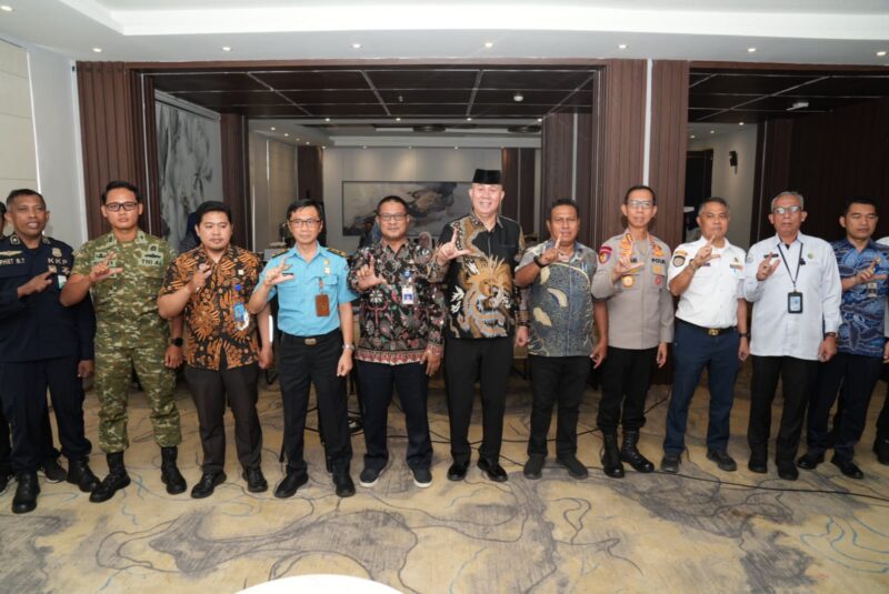 Forum koordinasi kelautan dihadiri staf Ahli Bidang Politik, Hukum, dan Pemerintahan, Fachrudin Tukuboya, Dirpolairud Polda Malut Kombes Pol Azhari Juanda, Plt Kepala Dinas Kelautan dan Perikanan Malut, Kadri La Etje unsur TNI AL, serta para stakeholders sektor kelautan dan perikanan se-Maluku Utara.