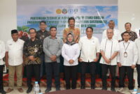 Asisten II Setda Malut. Sri Haryati Hatari bersama para hadirin pada kegitan Technical Working Group (TWG) Proyek Crop Diversity Conservation for Sustainable Use in Indonesia (CDCSUI)