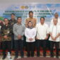 Asisten II Setda Malut. Sri Haryati Hatari bersama para hadirin pada kegitan Technical Working Group (TWG) Proyek Crop Diversity Conservation for Sustainable Use in Indonesia (CDCSUI)