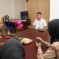 Asisten II Bidang Perekonomian dan Administrasi Pembangunan Setda Provinsi Maluku Utara, Sri Haryanti Hatari, bersama Kepala BULOG Cabang Ternate, Jefry Tanasi,